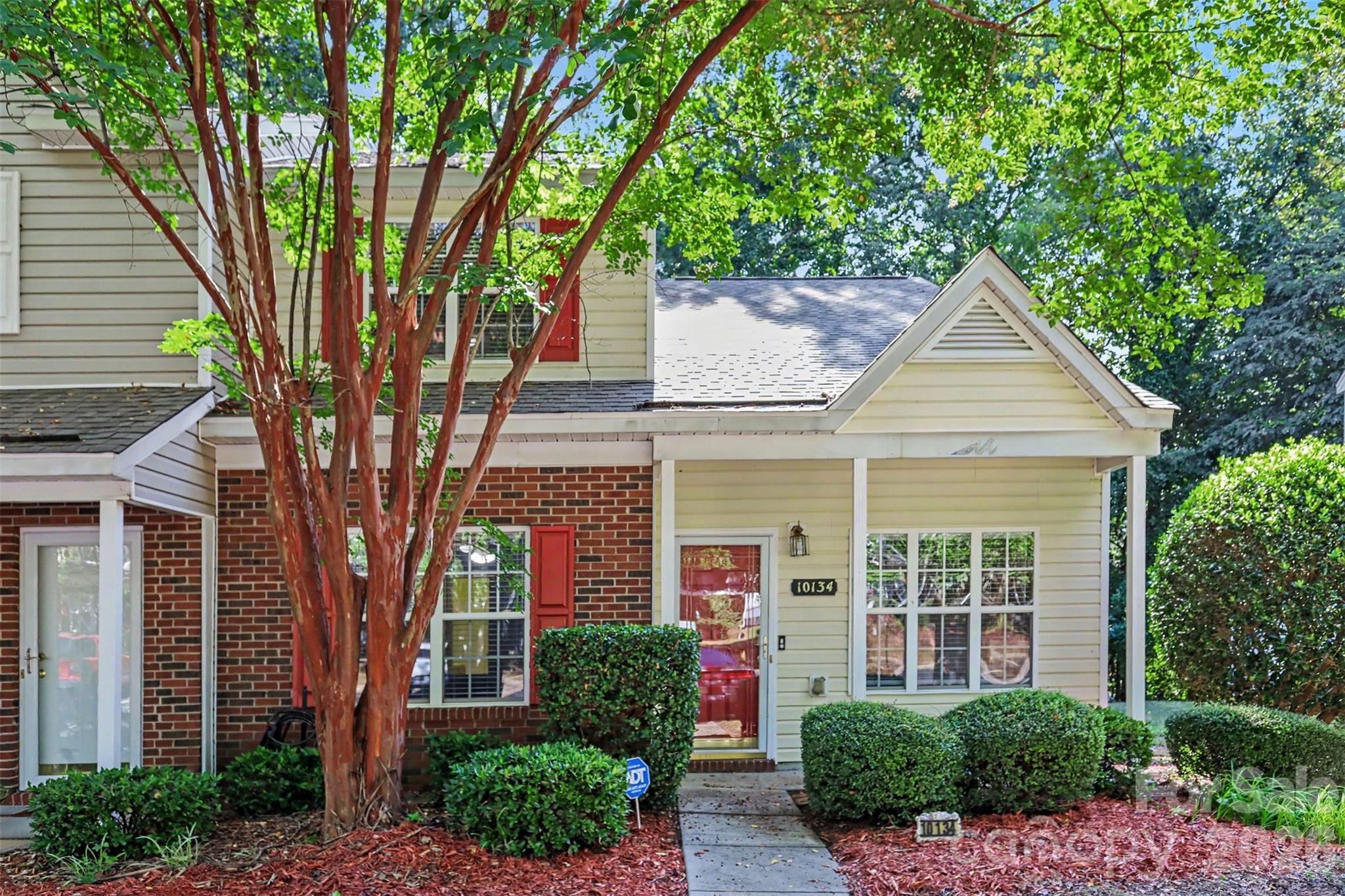 10134 Frosty Ln, Charlotte, NC 28216