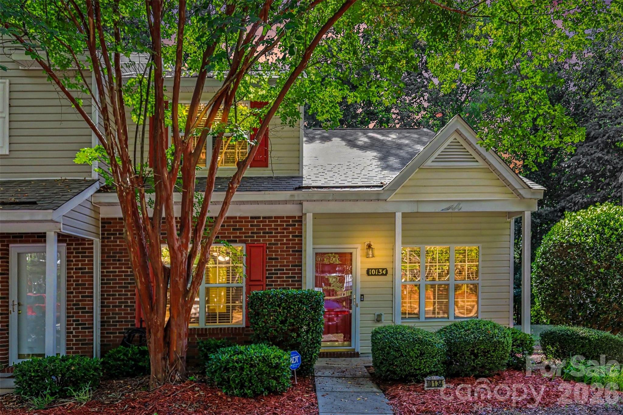 10134 Frosty Ln, Charlotte, NC 28216