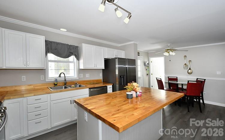 235 Crystal Cir, Mooresville, NC 28117
