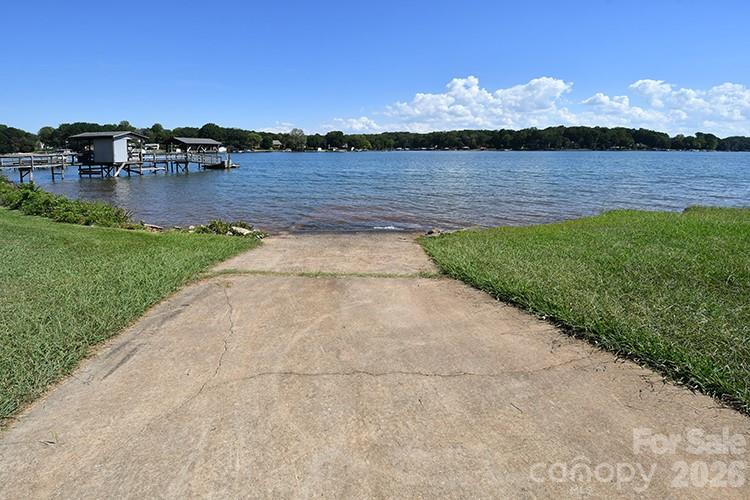 235 Crystal Cir, Mooresville, NC 28117