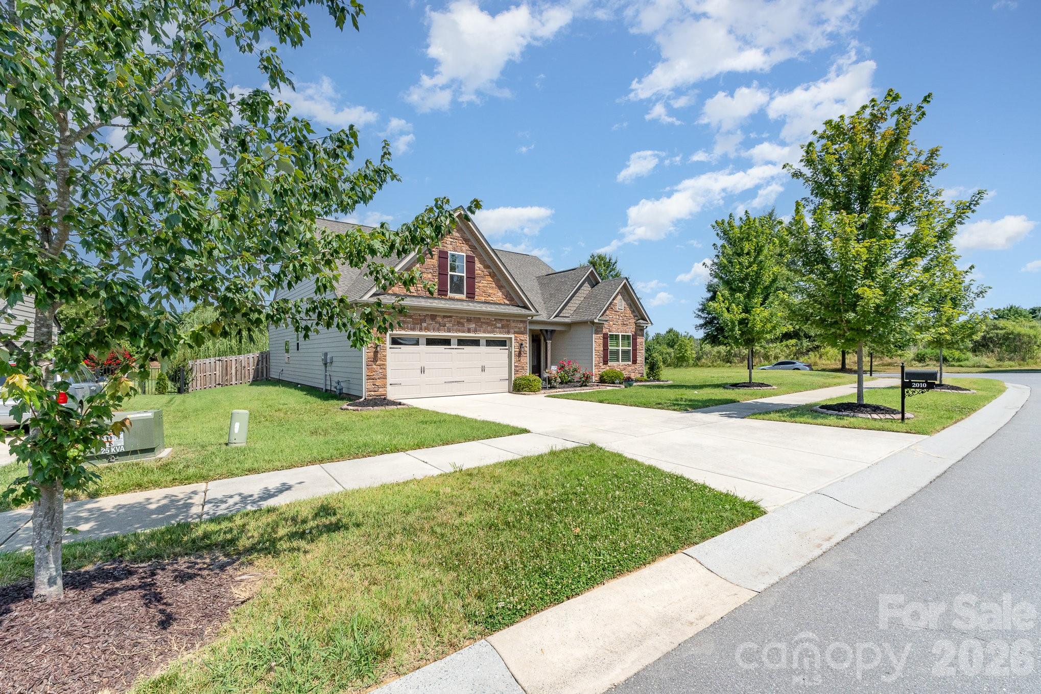2010 Knocktree Dr, Indian Trail, NC 28079