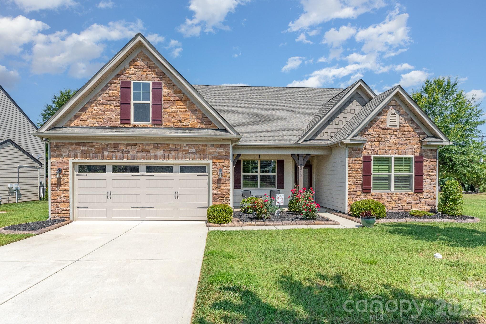 2010 Knocktree Dr, Indian Trail, NC 28079