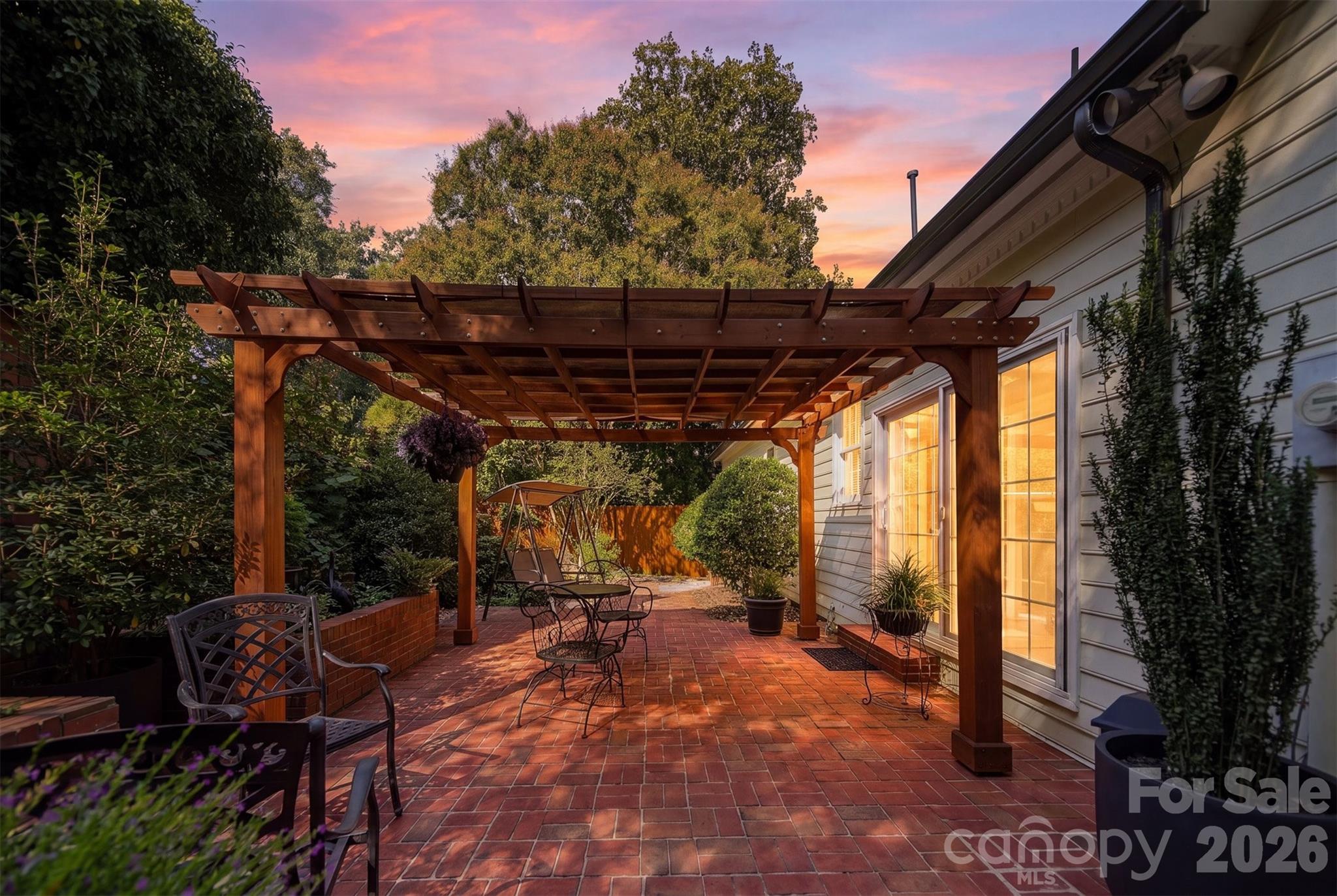 114 6th Ave NE, Hickory, NC 28601