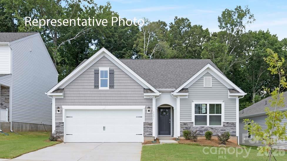 633 17th Avenue Dr NE, Hickory, NC 28601