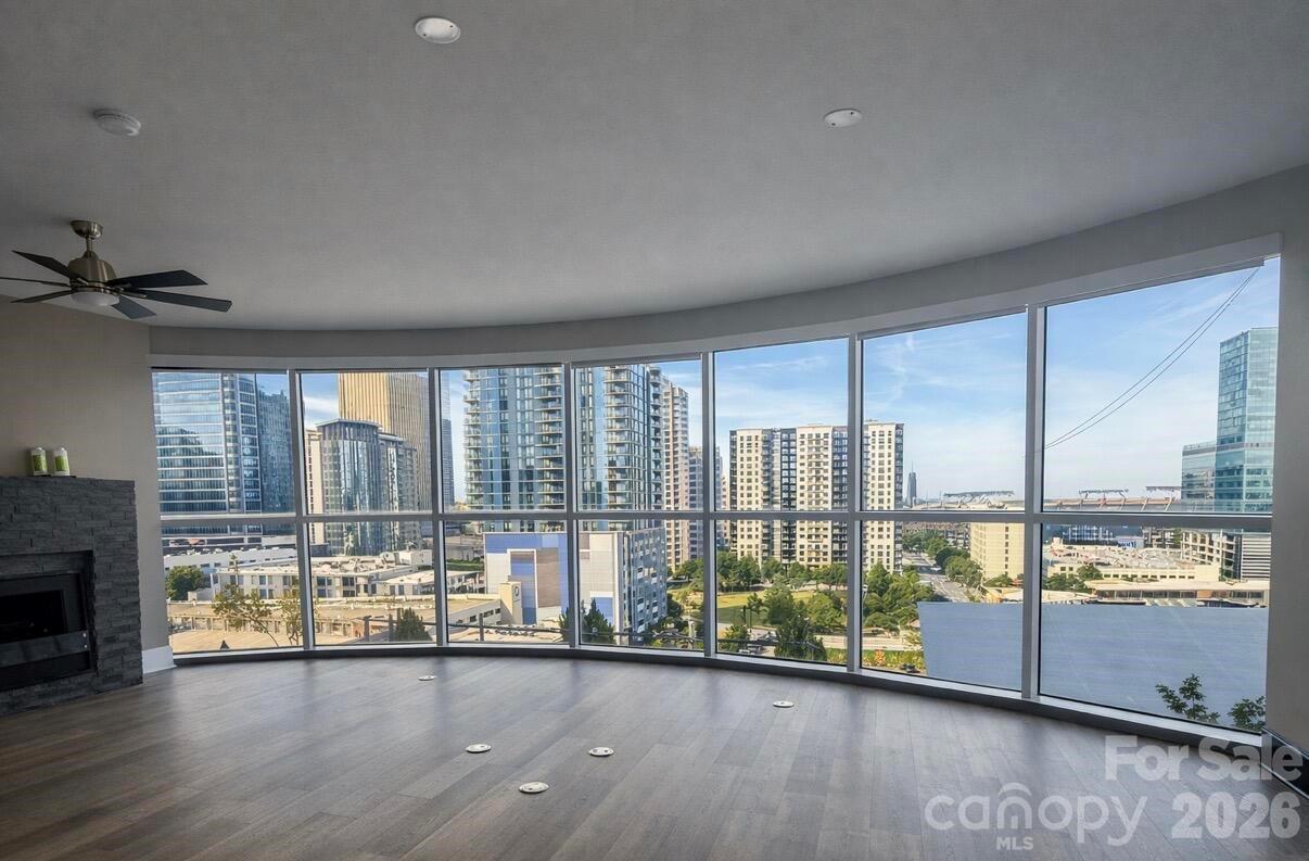 333 W Trade St #907, Charlotte, NC 28202