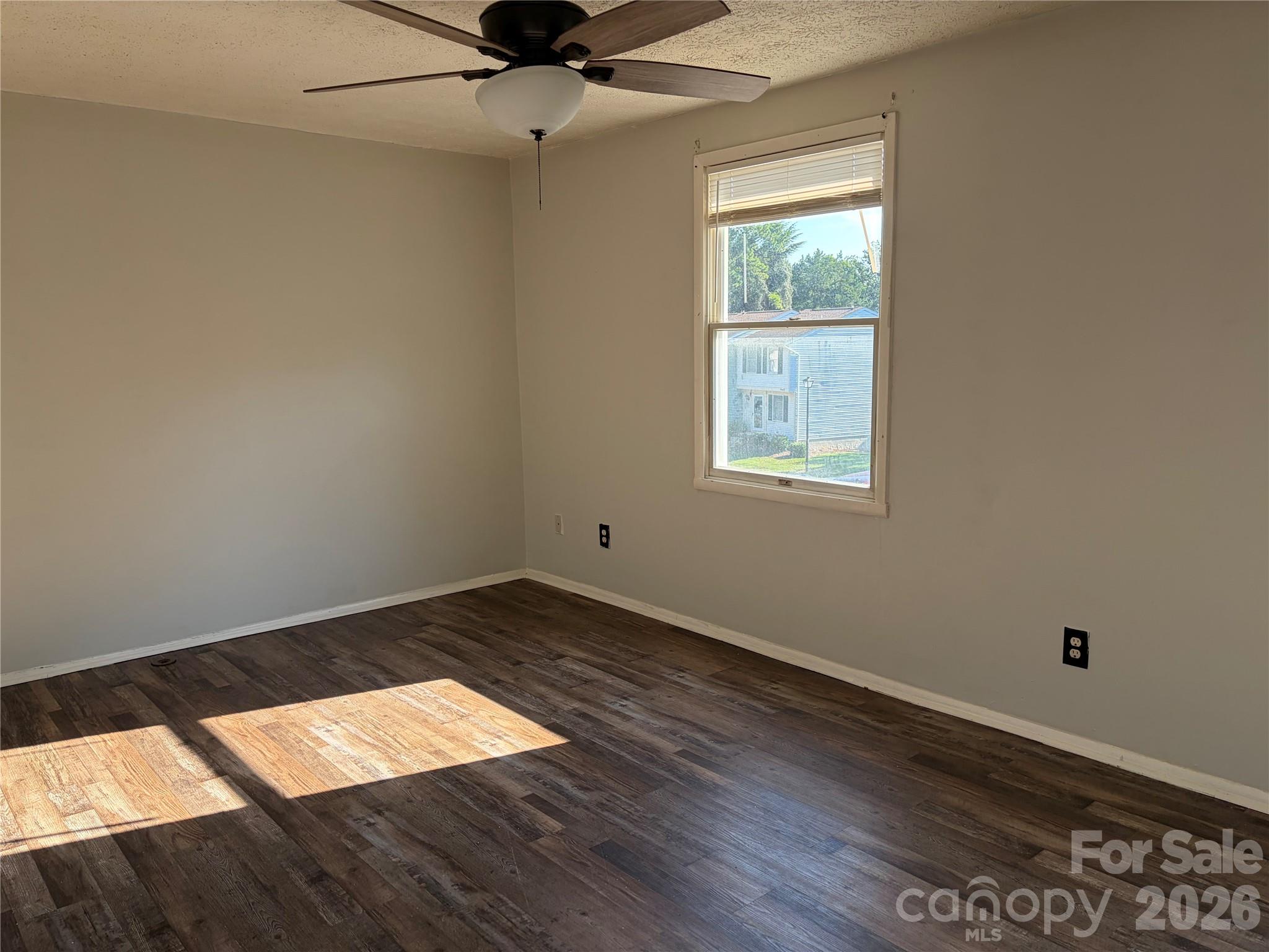 9456 Lexington Cir, Charlotte, NC 28213