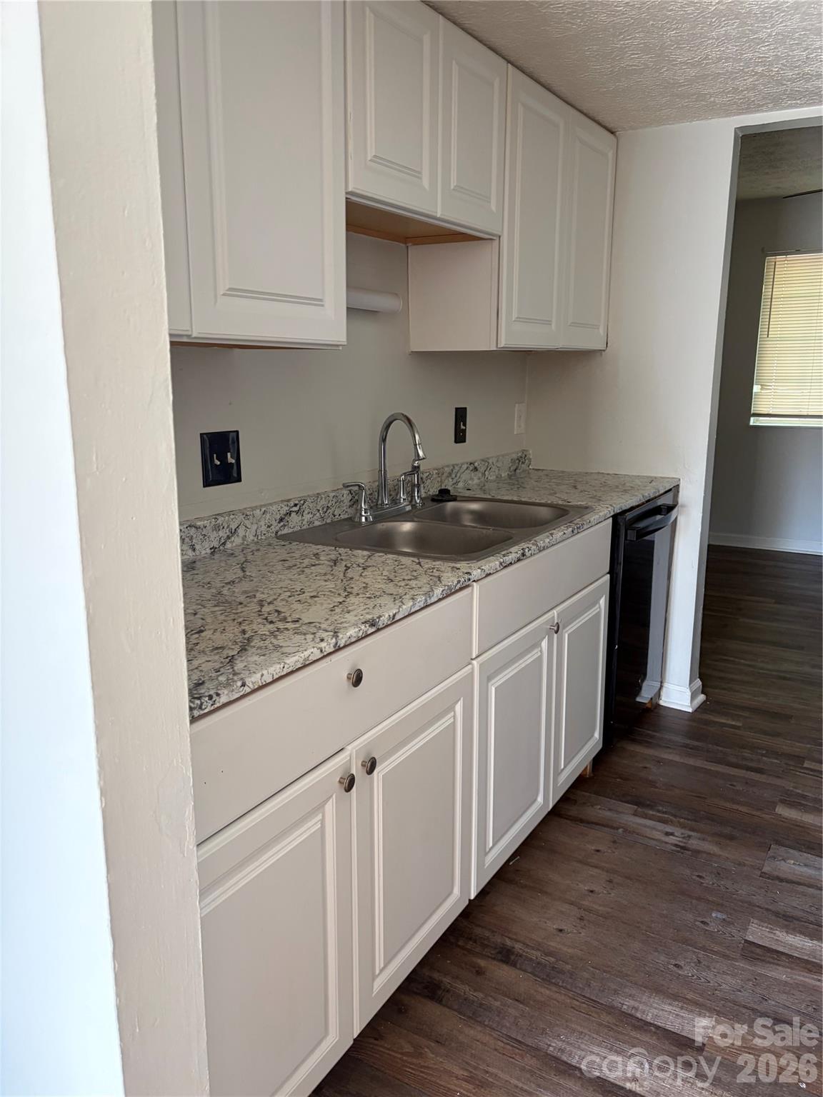 9456 Lexington Cir, Charlotte, NC 28213