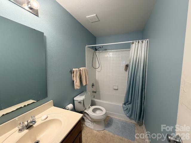 1301 Allegiance Dr, Charlotte, NC 28217