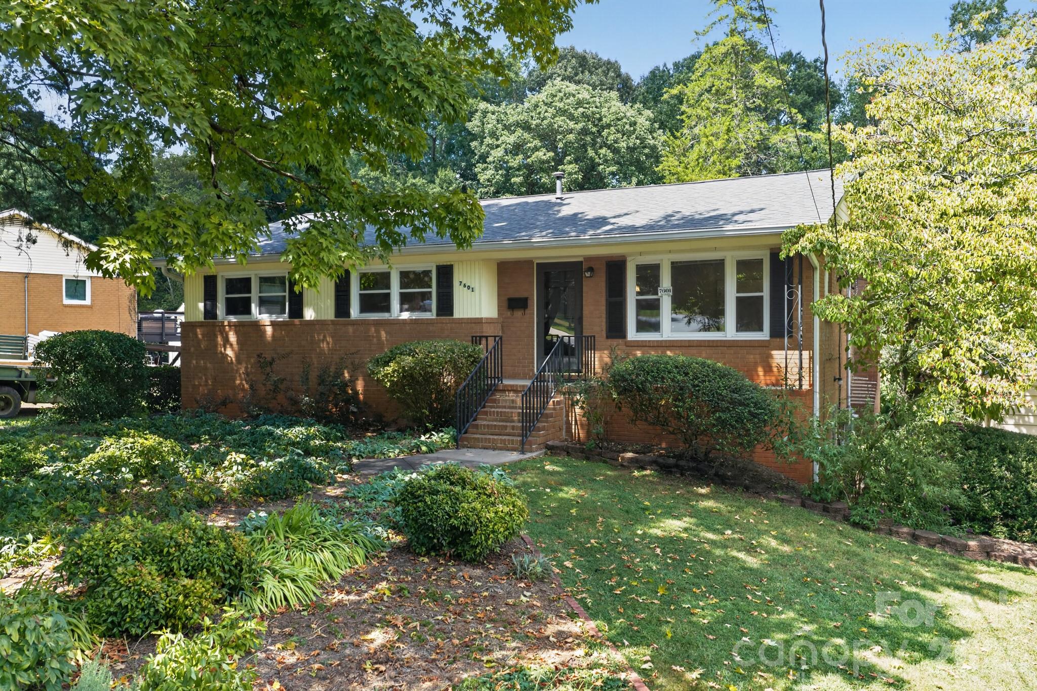 7601 Woodstream Dr, Charlotte, NC 28210