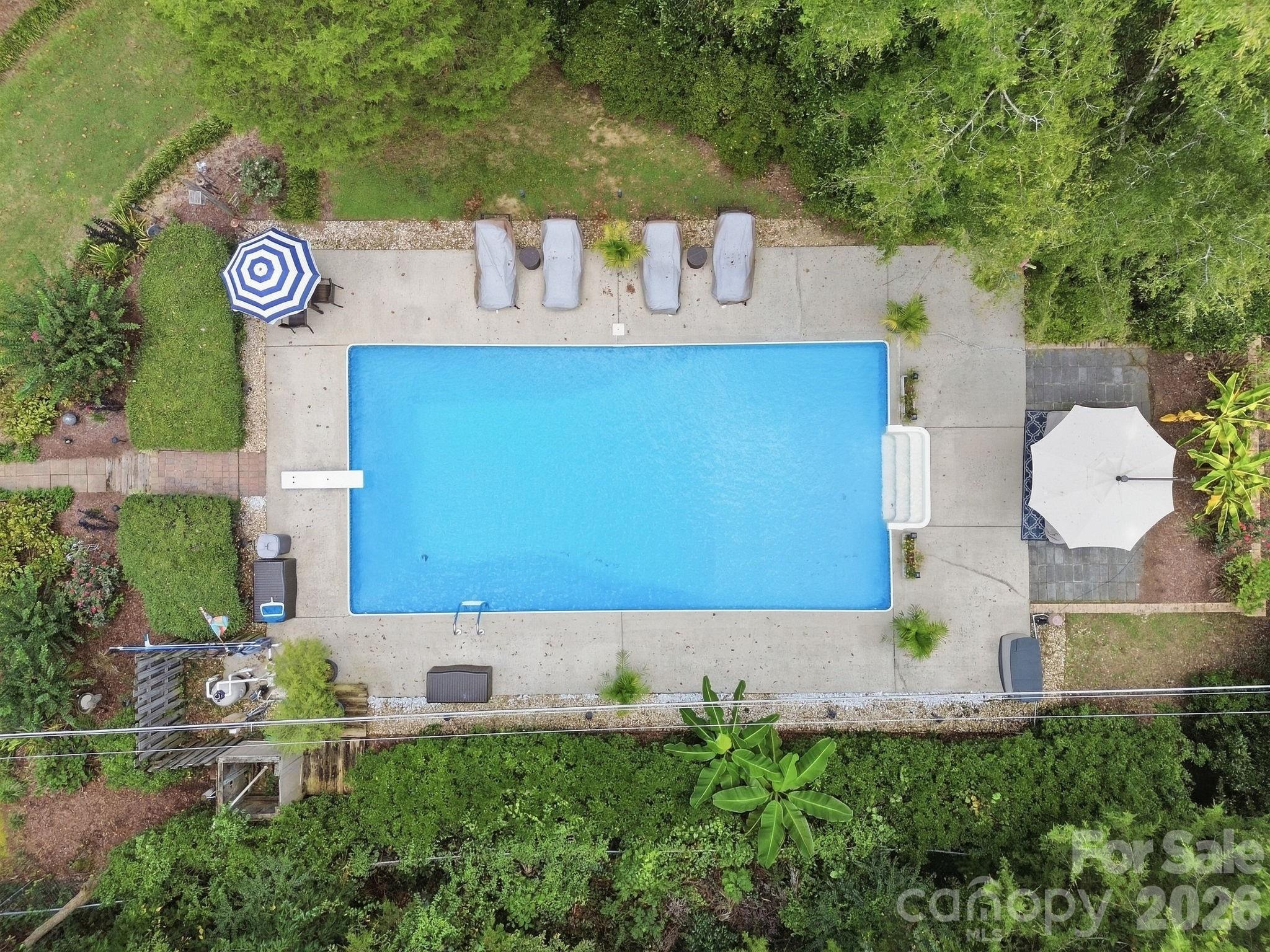 211 Lamplighter Ln, Mount Holly, NC 28120
