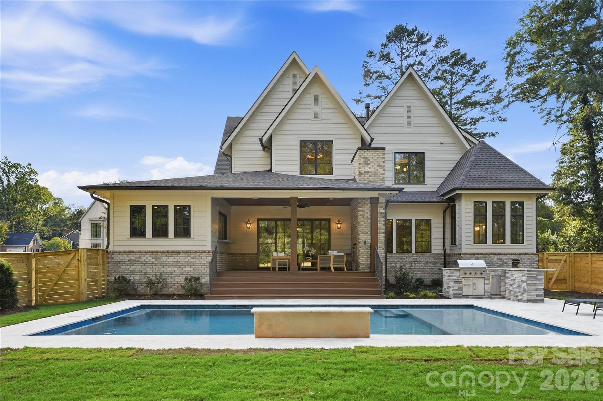 617 Shelton St, Charlotte, NC 28270