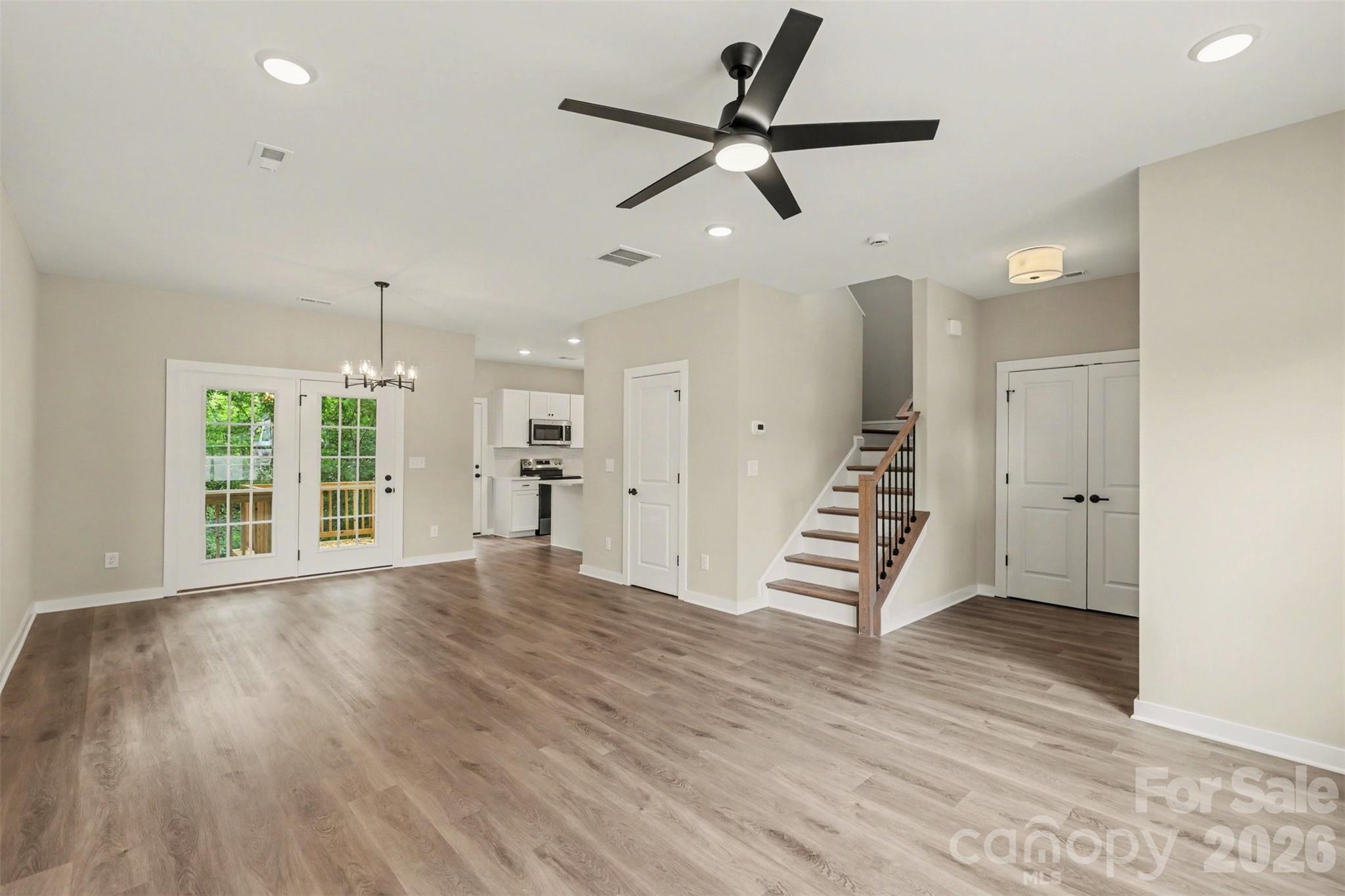 112 E Hilltop Dr, Gastonia, NC 28056