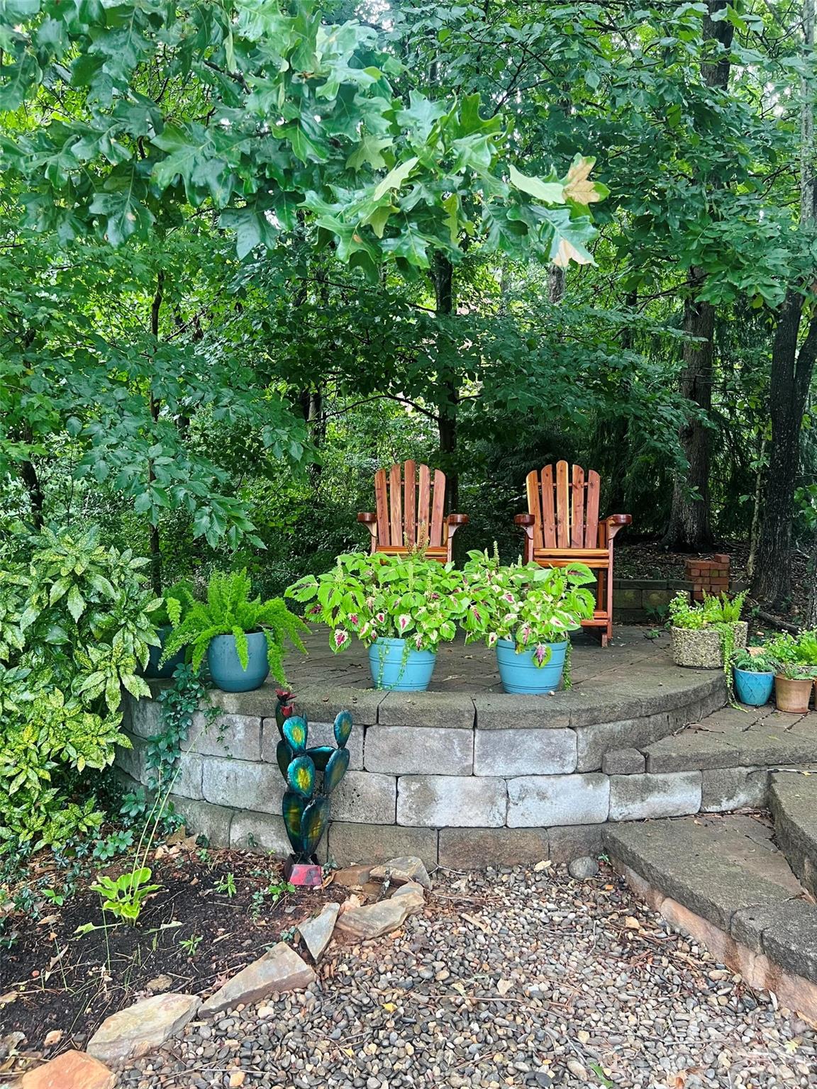 1463 Brookstone Dr, Hickory, NC 28602