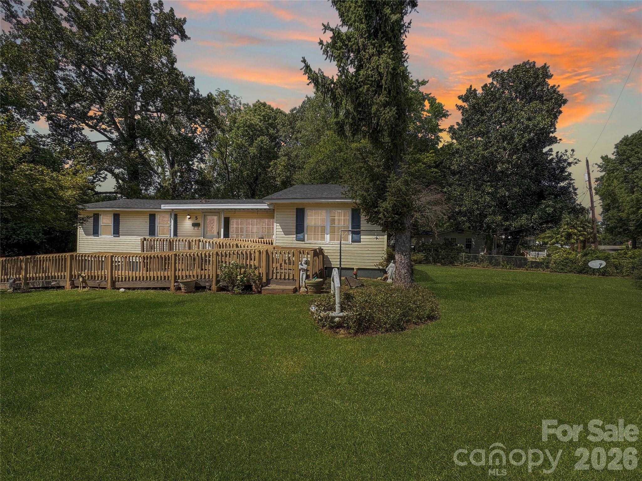 5 Love St, Lowell, NC 28098