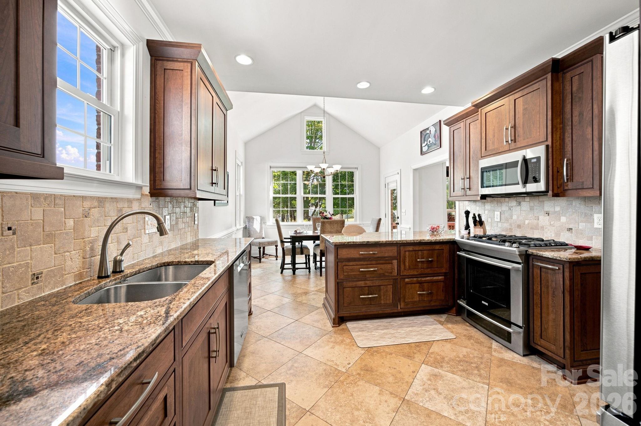 137 Fox Den Cir, Statesville, NC 28677
