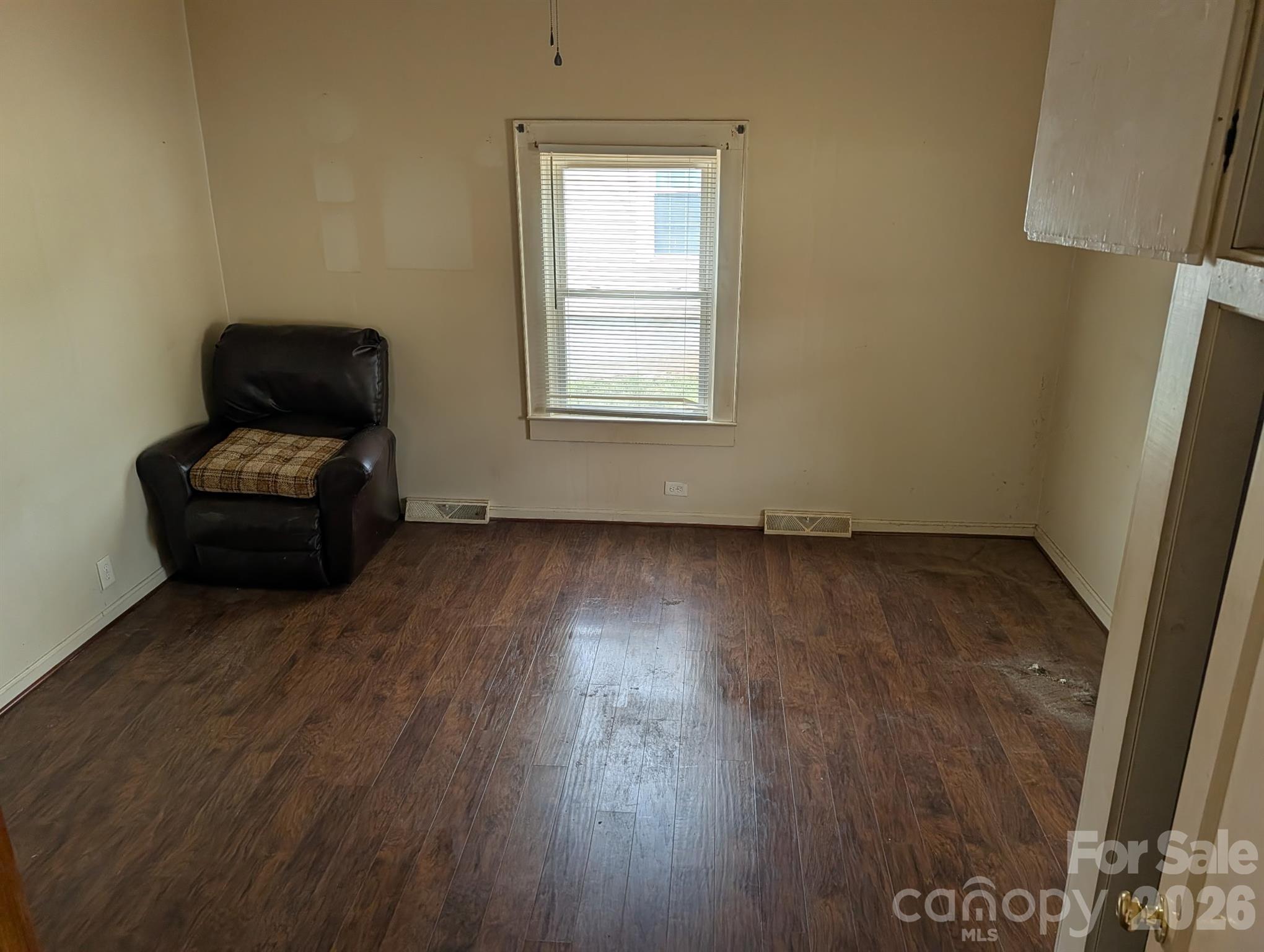 919 W 1st St, Lowell, NC 28098