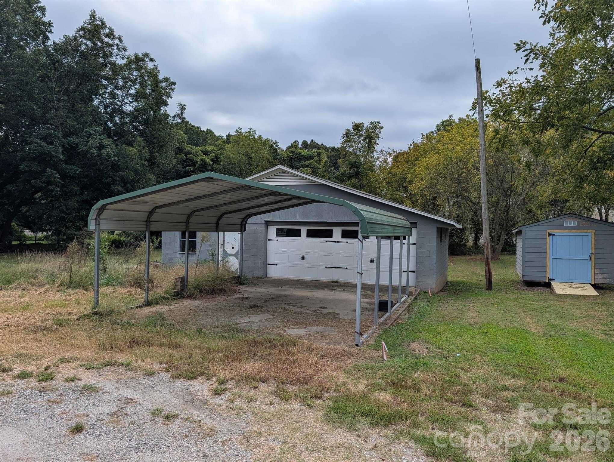 919 W 1st St, Lowell, NC 28098