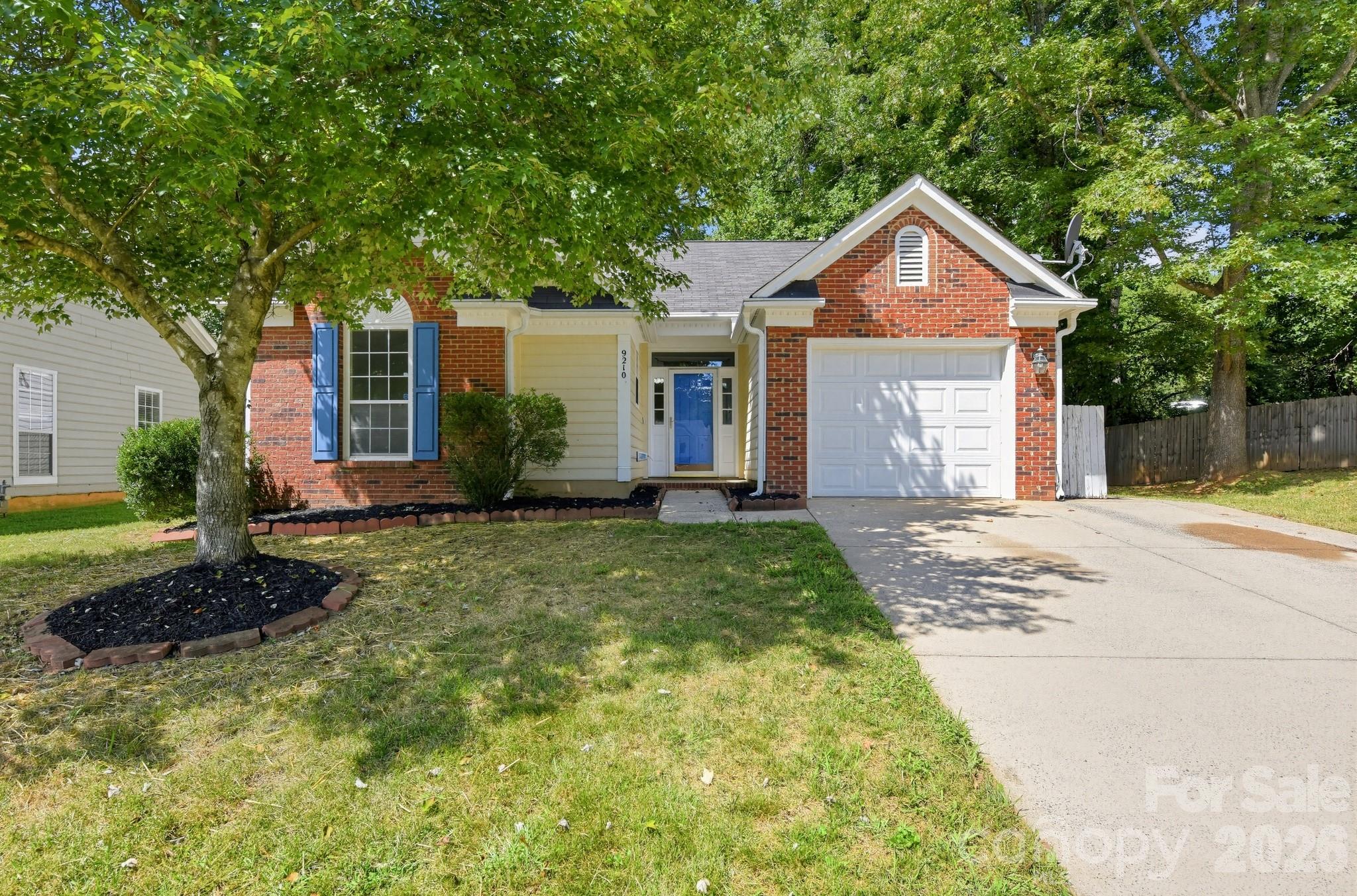 9210 Rotherham Ln, Charlotte, NC 28216