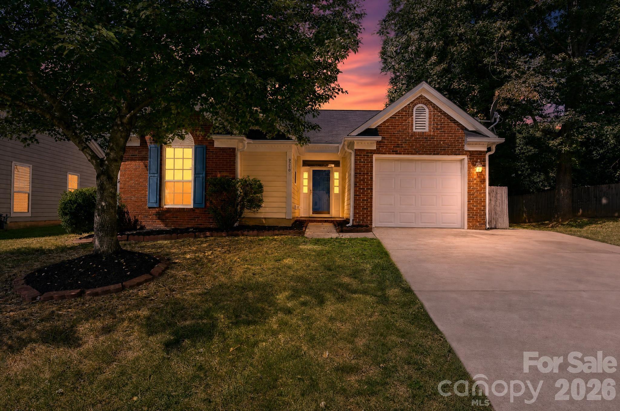 9210 Rotherham Ln, Charlotte, NC 28216
