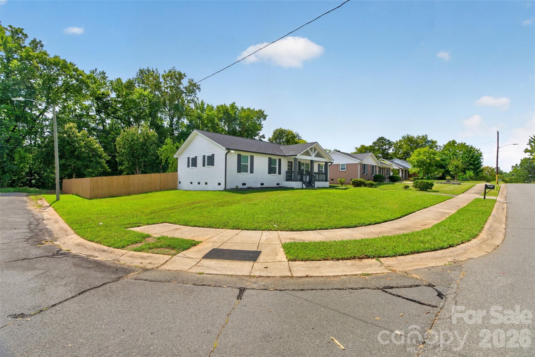 3001 Dalecrest Dr, Charlotte, NC 28269