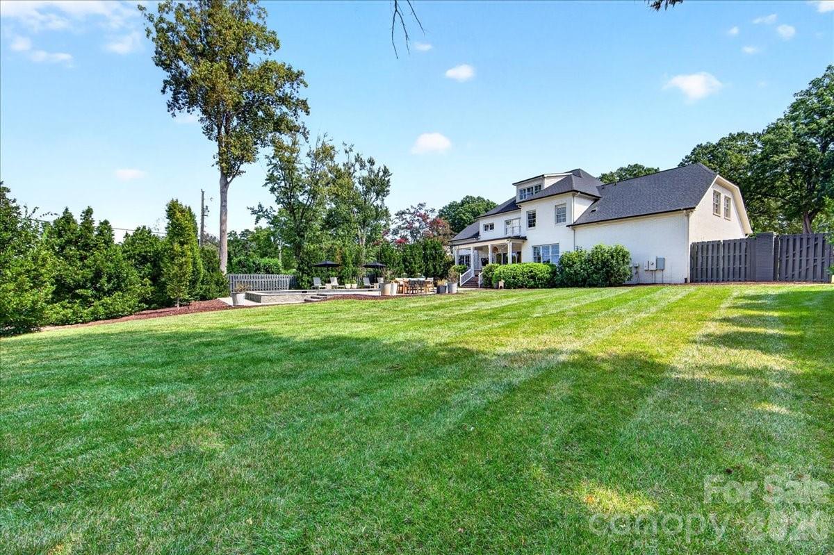 610 Lansdowne Rd, Charlotte, NC 28270