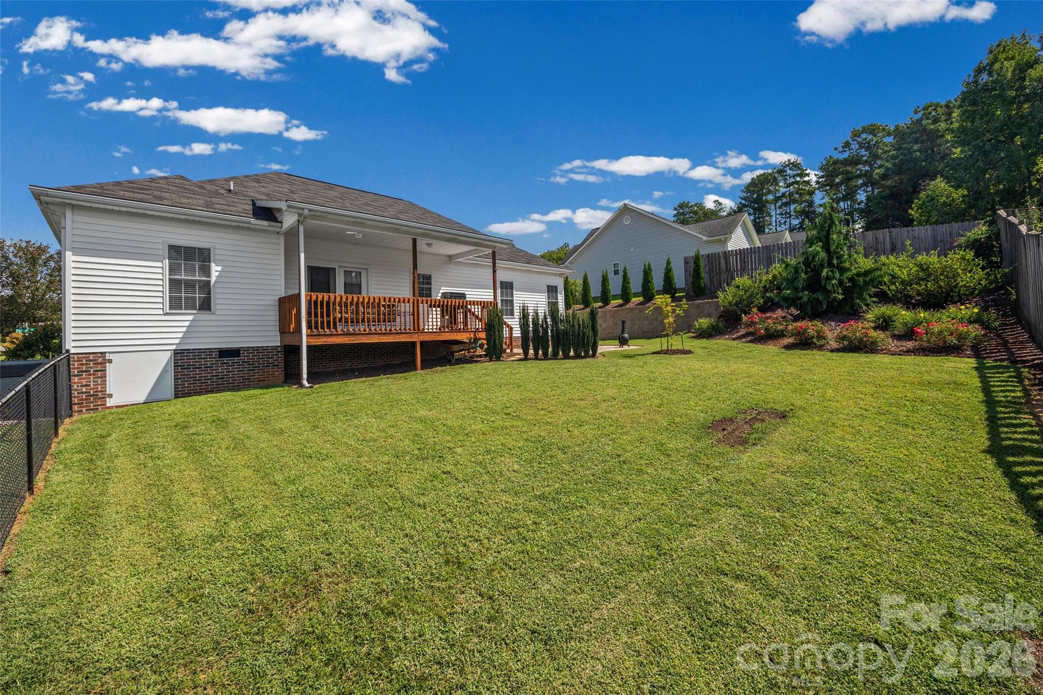701 Peregrine Ct, Gastonia, NC 28056