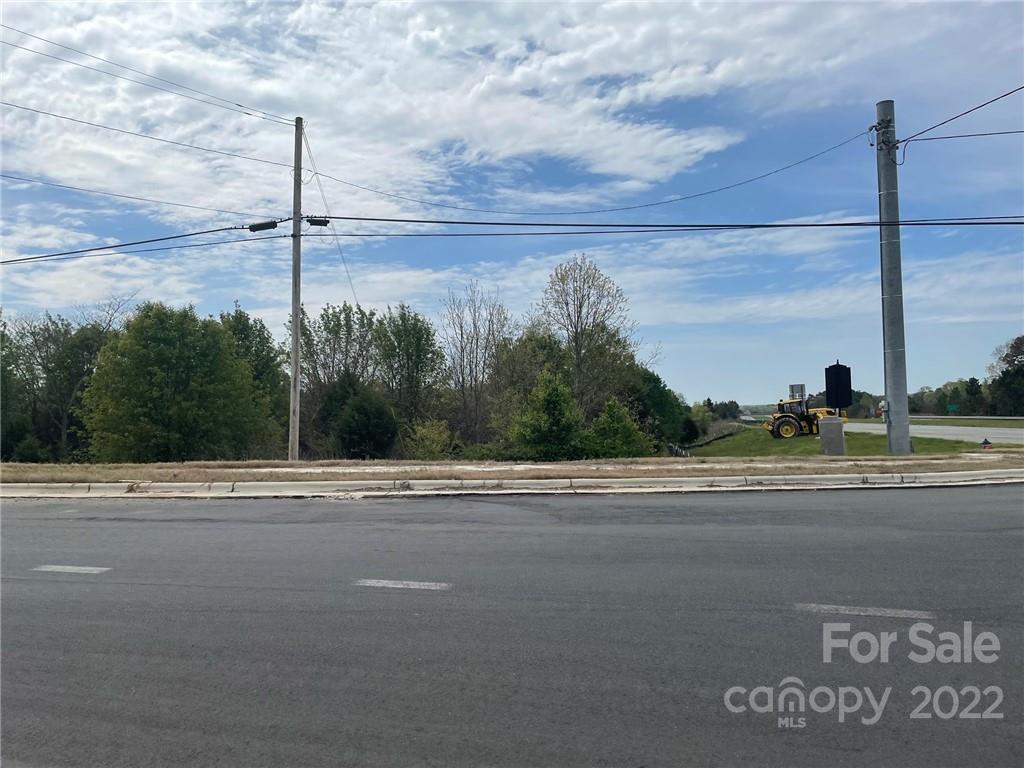 5445 Mooresville Rd, Kannapolis, NC 28081