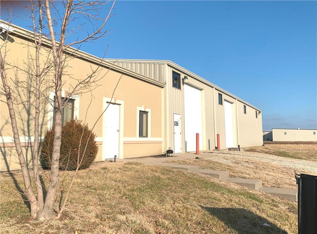 821 Woodsdale Rd, Elwood, KS 66024