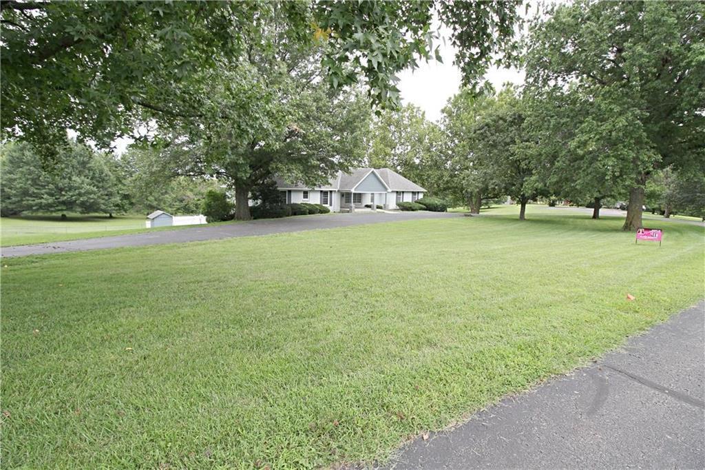 12811 Lakeland Dr, Country Club, MO 64506