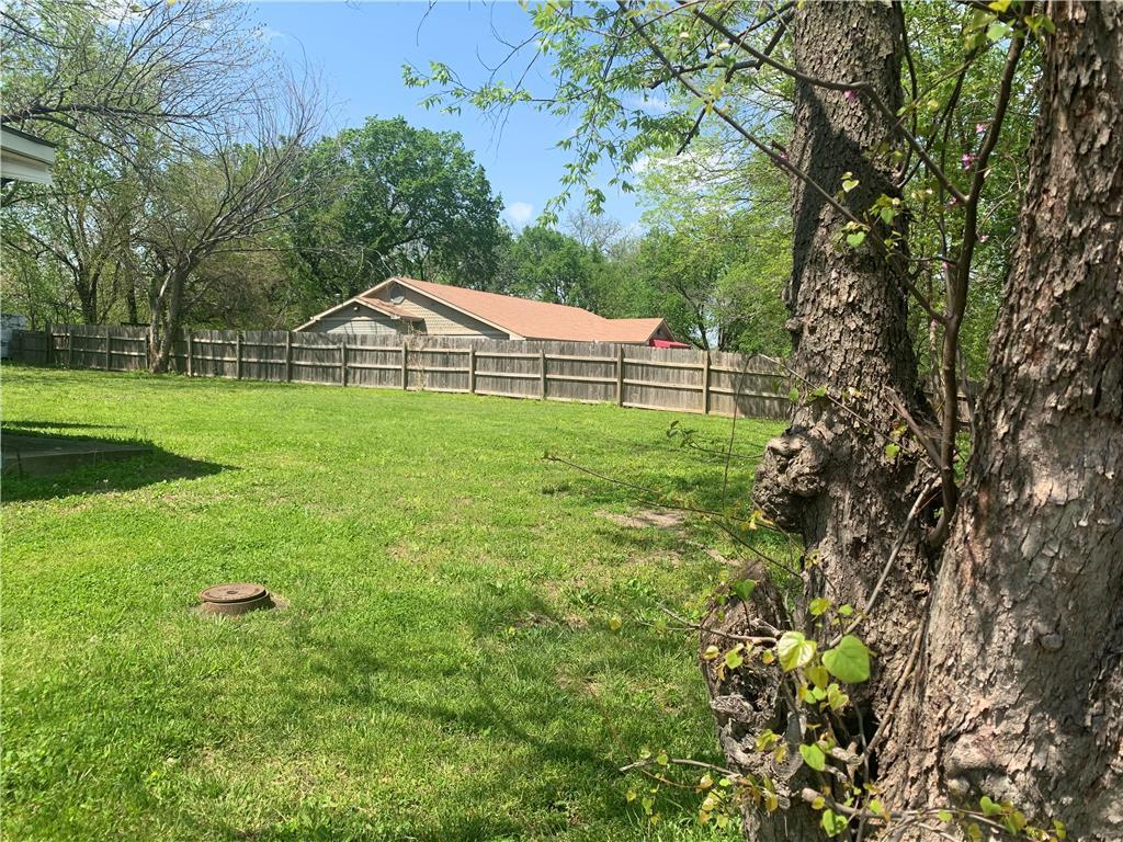802 W Main St, Greenwood, MO 64034