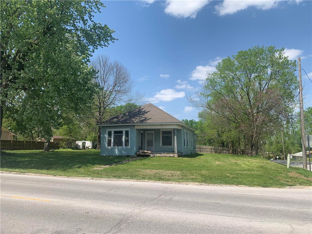 802 W Main St, Greenwood, MO 64034