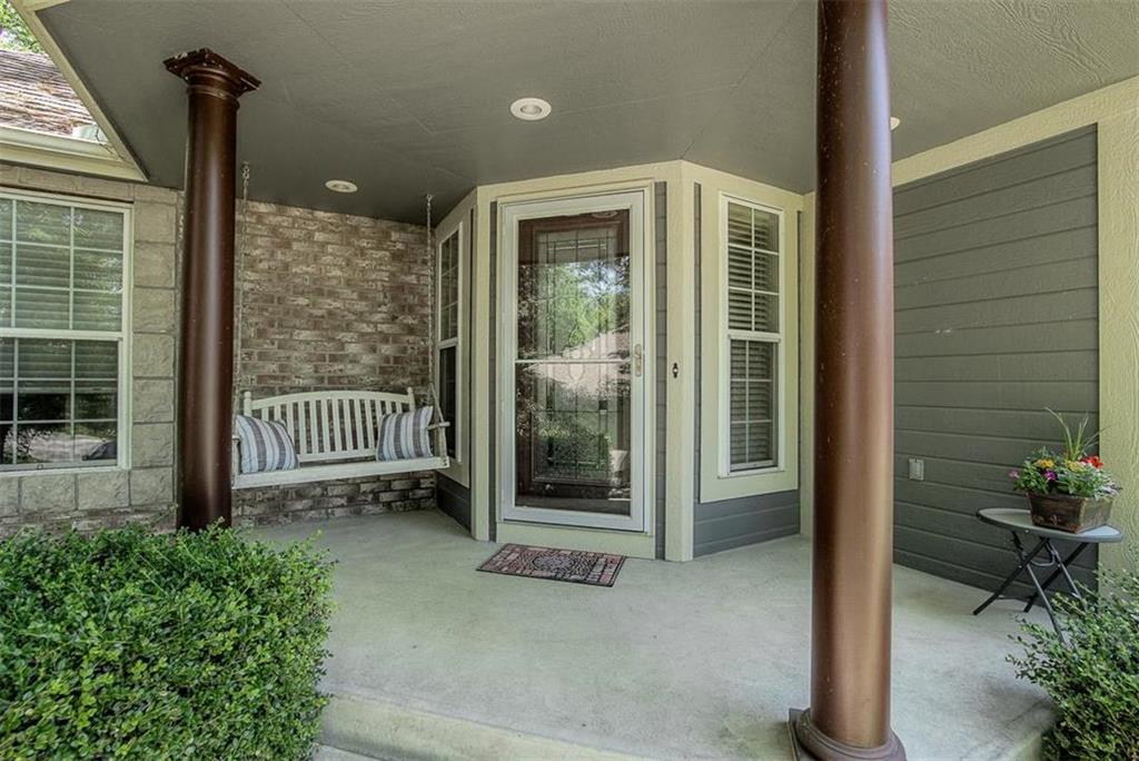 445 N Winnebago Dr, Lake Winnebago, MO 64034