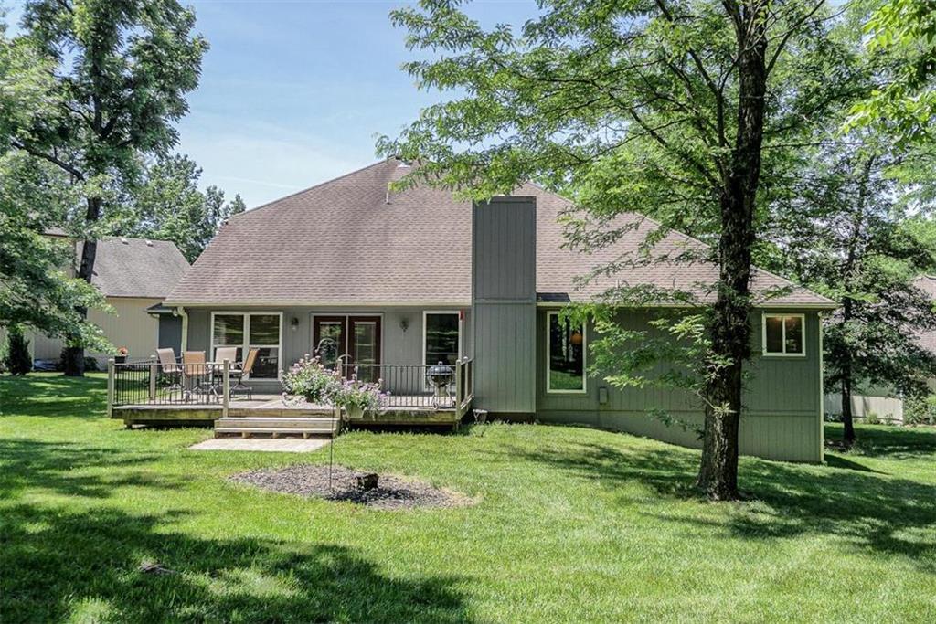 445 N Winnebago Dr, Lake Winnebago, MO 64034