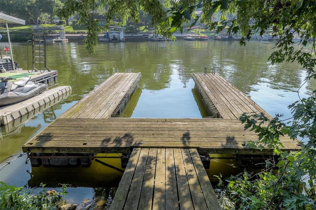 219 N Winnebago Dr, Lake Winnebago, MO 64034