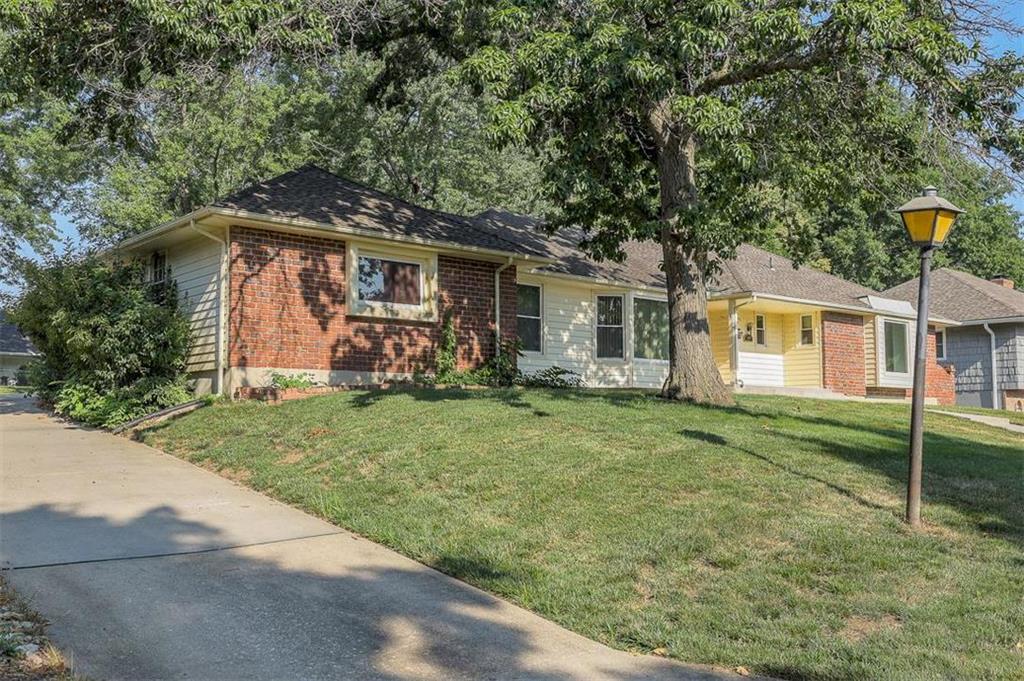 219 N Winnebago Dr, Lake Winnebago, MO 64034