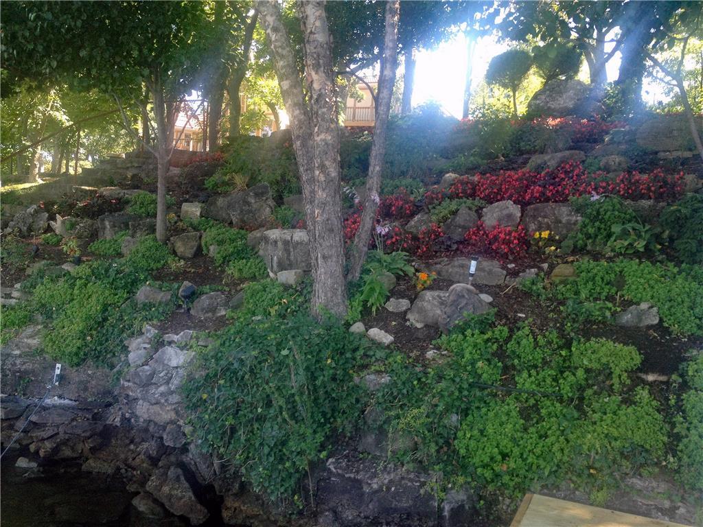 609 N Winnebago Dr, Lake Winnebago, MO 64034
