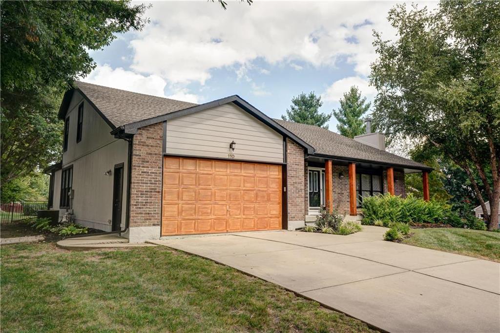 110 Cherokee Ln, Lake Winnebago, MO 64034