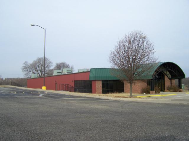 1014 Riverside Rd, St Joseph, MO 64507