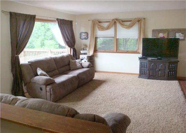 5008 Canyon Rd, Manhattan, KS 66503