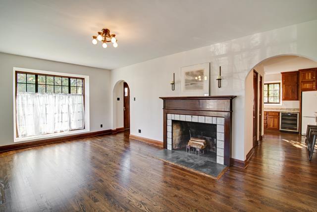 727 Sunset Ave, Manhattan, KS 66502