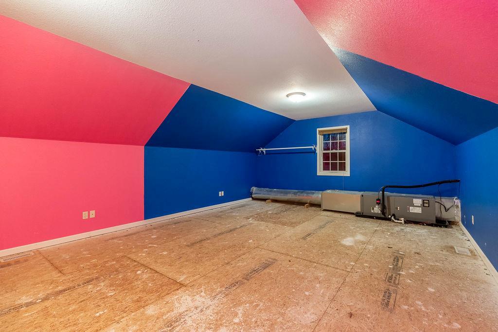 22 NW 370 Prv Rd, Clinton, MO 64735