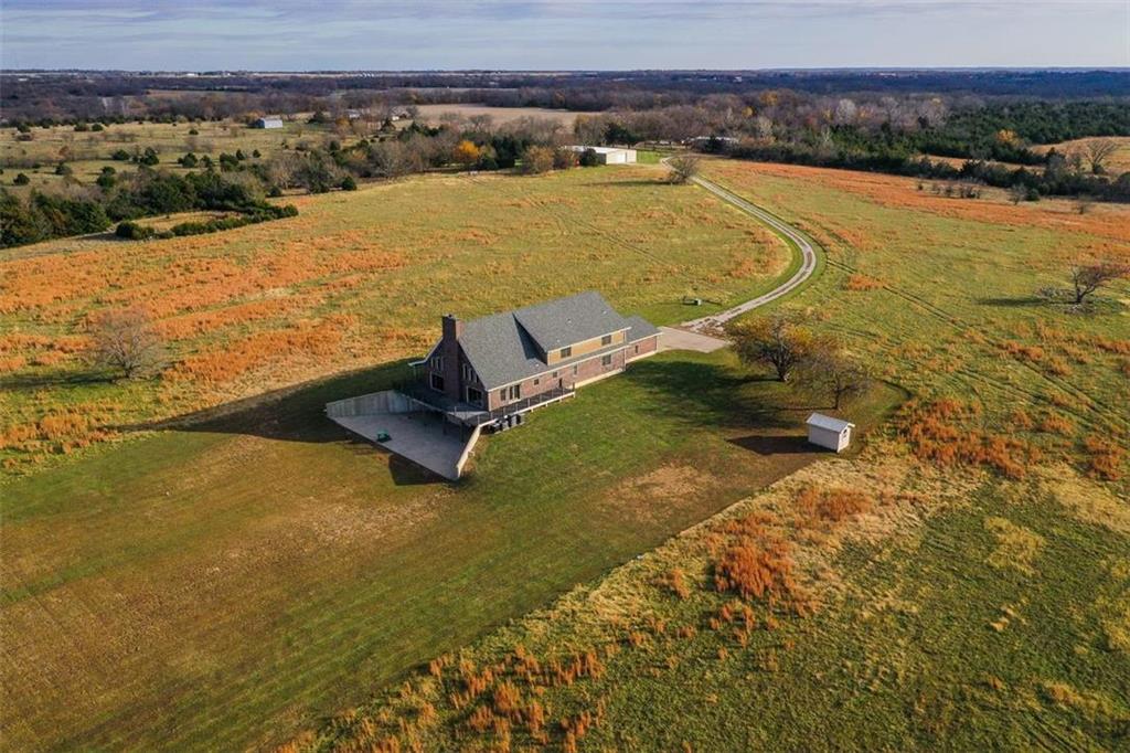 40792 W 287 St, Paola, KS 66071