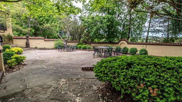 3101 Frederick Ave, St Joseph, MO 64506