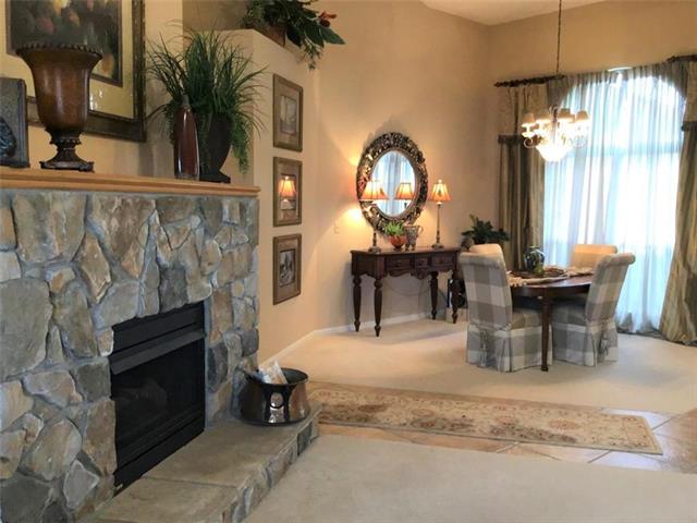 220 Eagle Crest Dr, Hollister, MO 65672