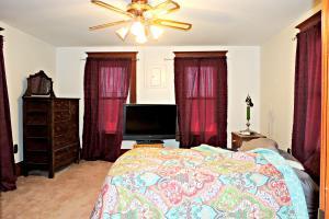 30626 330th St, Barnard, MO 64423