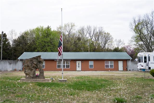 675 65 Hw, Bronson, KS 66716