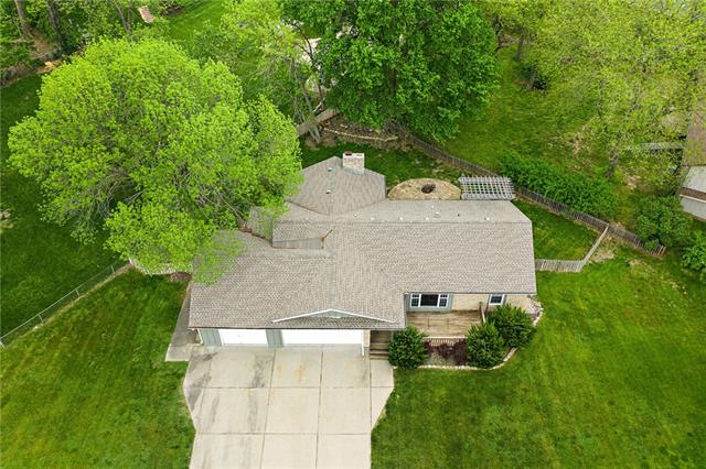 127 N Winnebago Dr, Lake Winnebago, MO 64034