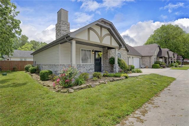 223 N Rechow Ave #J, Bolivar, MO 65613