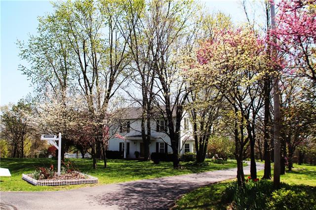 33320 Bluhm Rd, Smithton, MO 65350