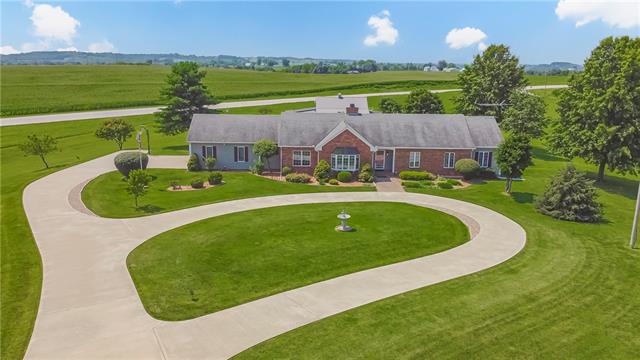 8062 Howe Rd, Lexington, MO 64067